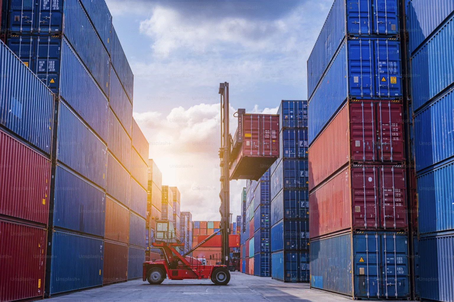 Smart & Stylish Containers for Rent Solutions